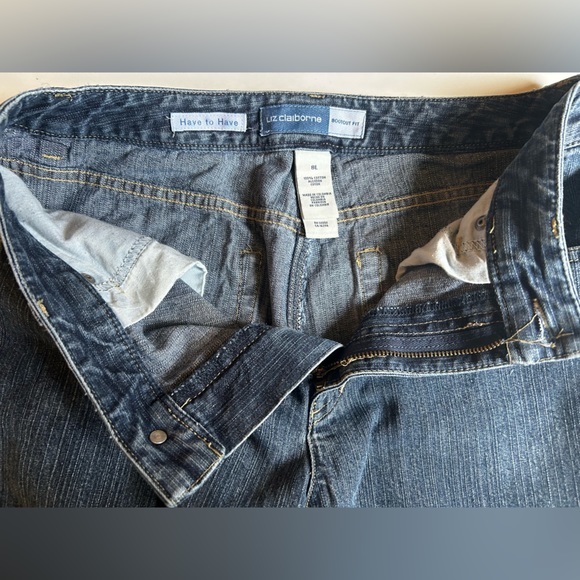 Liz Claiborne women’s size 8L medium wash jeans‎ - Picture 3 of 12